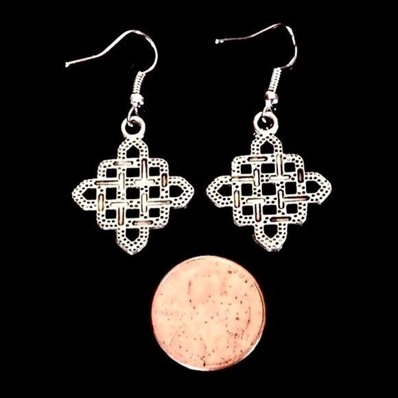 Celtic Weave Interwoven Rhombus Diamond Knot Antique Silver Tone Dangle Earrings - Picture 3 of 3